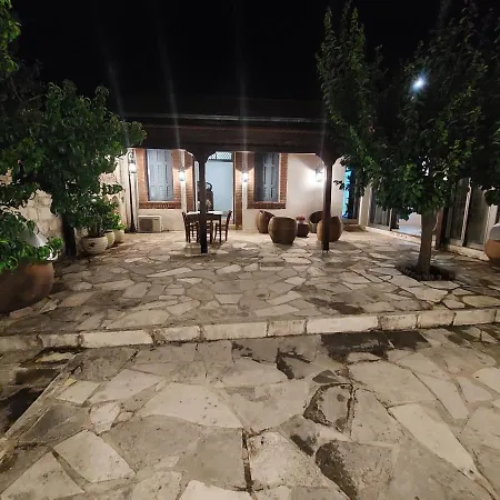 Evanthia's Stone House Ferienhaus *