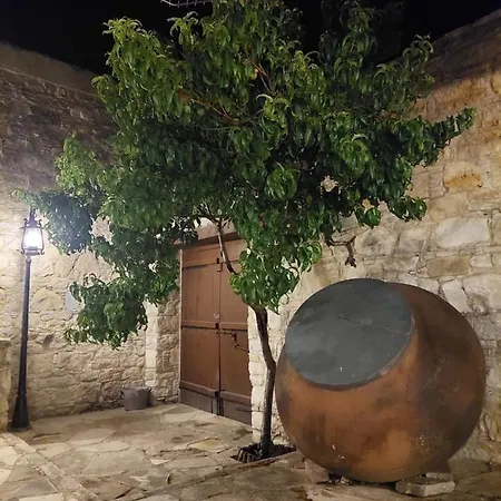 別荘 Evanthia's Stone House